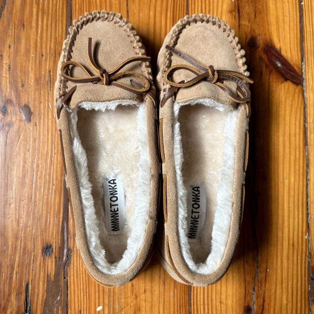 Minnetonka Tan Suede Moccasins Size 9